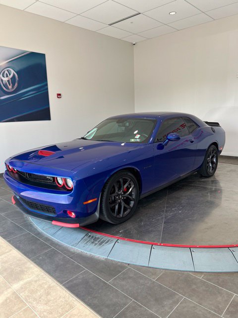 Used 2022 Dodge Challenger R/T w/ Blacktop Package RWD image 2