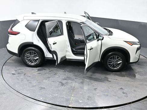 Used 2024 Nissan Rogue S image 63