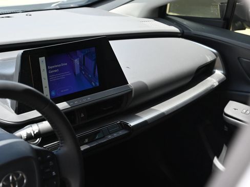 Used 2024 Toyota Prius Limited FWD image 10
