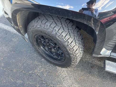 Used 2019 Chevrolet Colorado Z71 AWD/4WD image 7