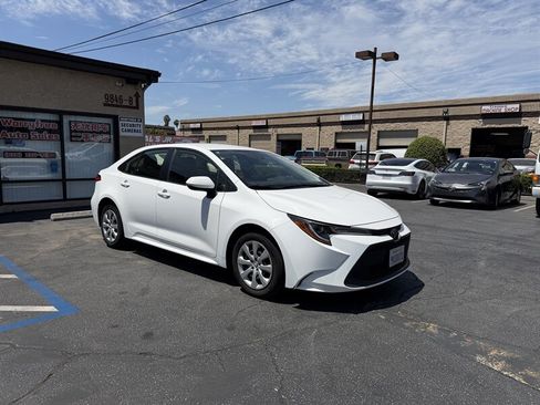 Used 2022 Toyota Corolla LE w/ Carpet Mat Package (TMS) FWD image 2