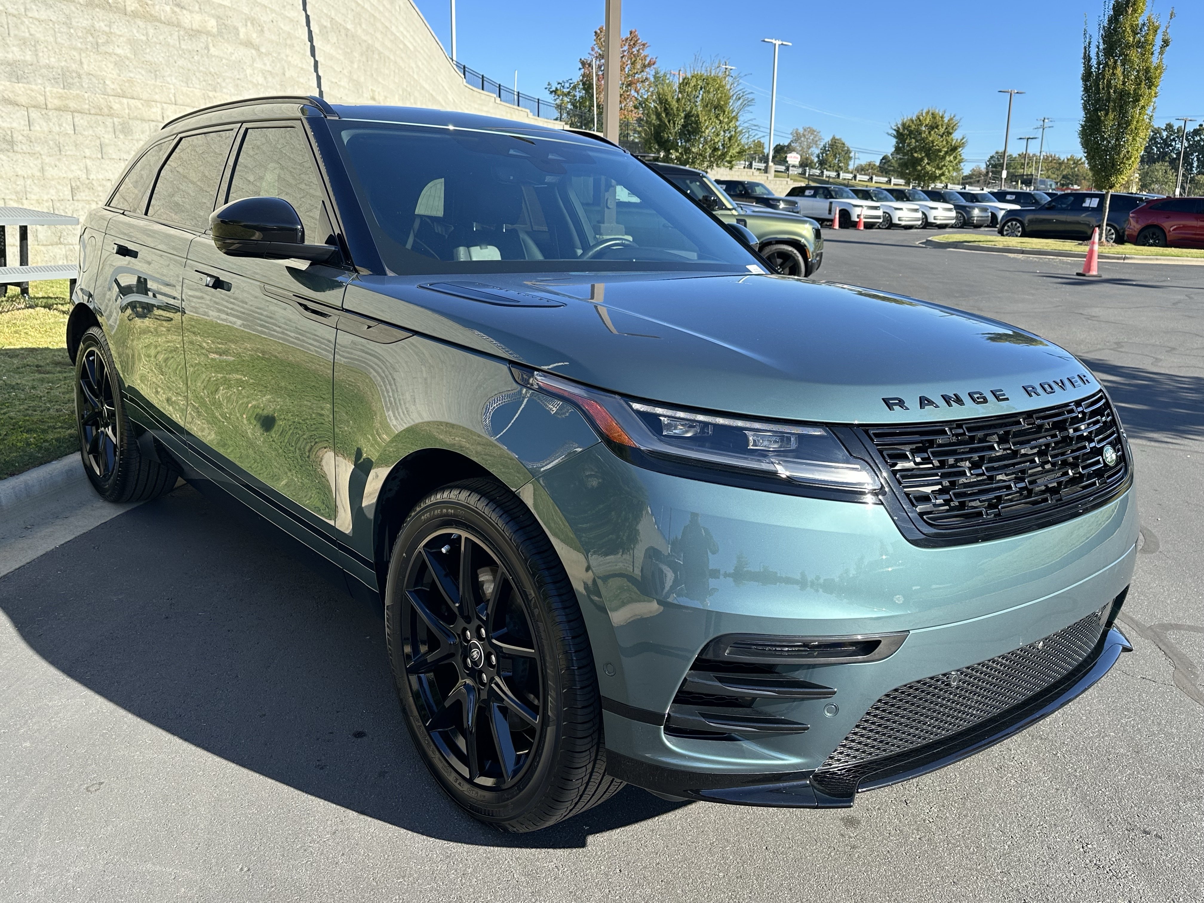 Certified 2026 Land Rover Range Rover Velar Dynamic SE AWD/4WD image 10