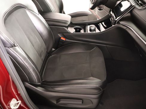 Used 2024 Jeep Grand Cherokee L Altitude AWD/4WD image 14