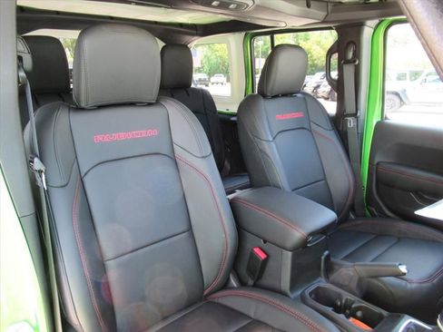 New 2025 Jeep Wrangler Unlimited Rubicon w/ Technology Group image 9