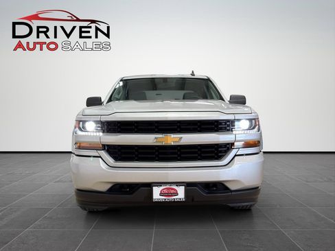 Used 2018 Chevrolet Silverado 1500 Custom w/ Custom Convenience Package RWD image 8