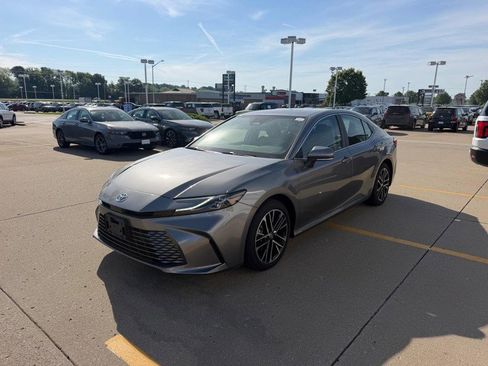 Used 2026 Toyota Camry XLE FWD image 6