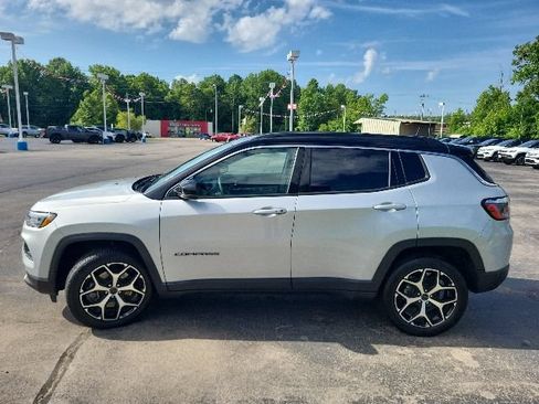 Used 2025 Jeep Compass Limited AWD/4WD image 10