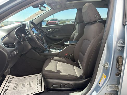 Used 2018 Chevrolet Malibu LT FWD image 14