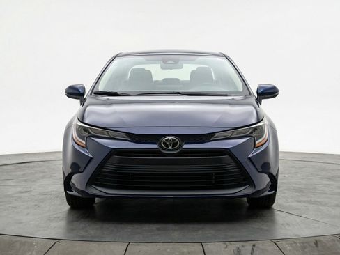 Used 2025 Toyota Corolla LE image 2