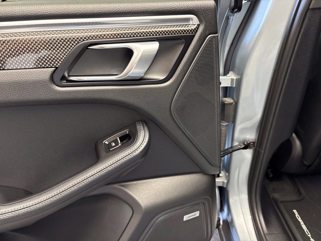 Certified 2023 Porsche Macan AWD/4WD image 19