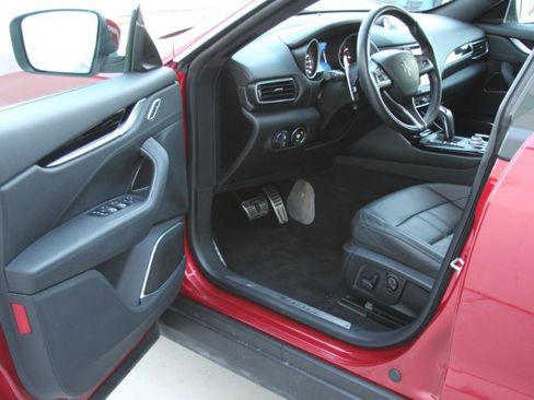 Used 2020 Maserati Levante S GranSport image 22