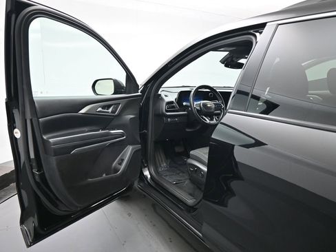 Used 2024 Chevrolet Traverse LT image 9