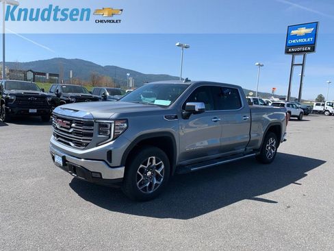 Used 2024 GMC Sierra 1500 SLT w/ SLT Premium Package image 3