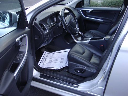Used 2015 Volvo XC60 T6 AWD/4WD image 12