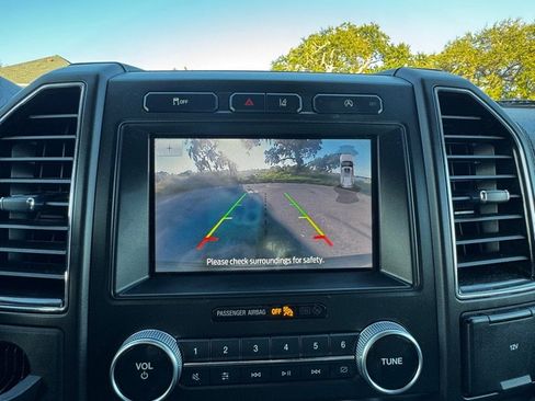 Used 2020 Ford Expedition Max Limited image 32