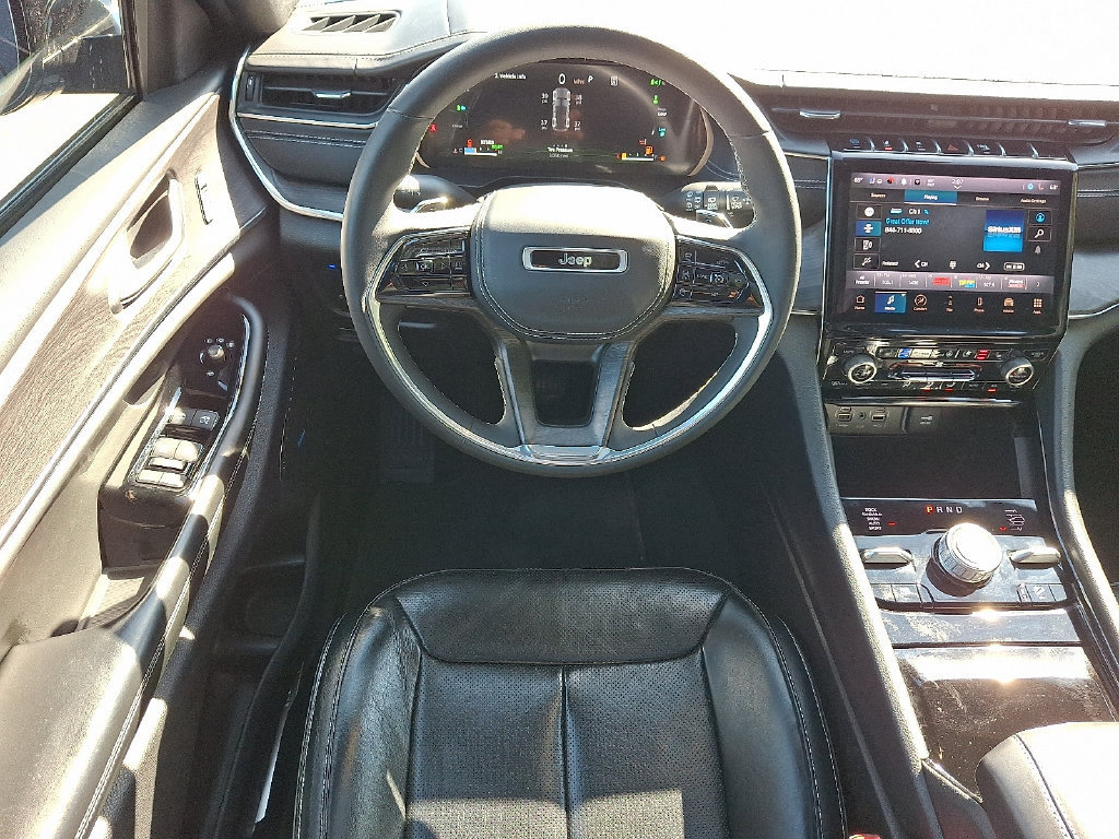 Used 2023 Jeep Grand Cherokee Overland AWD/4WD image 12