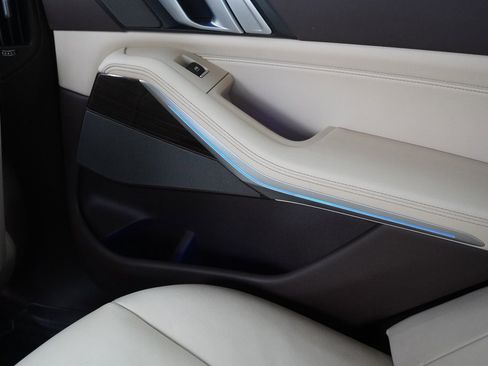 Used 2019 BMW X5 xDrive50i w/ M Sport Package image 44