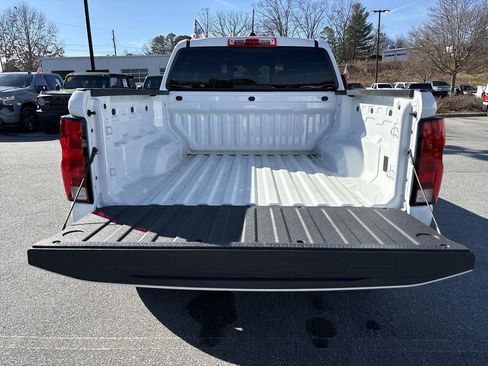 New 2025 Chevrolet Colorado W/T image 27