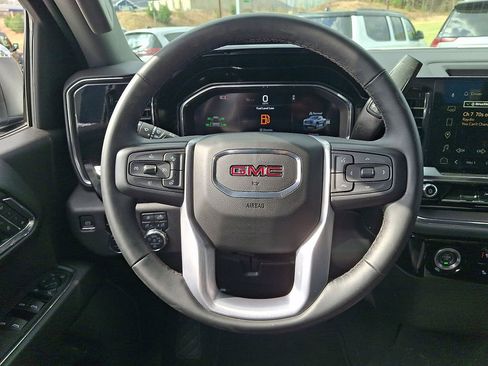 Used 2024 GMC Sierra 1500 SLT image 19