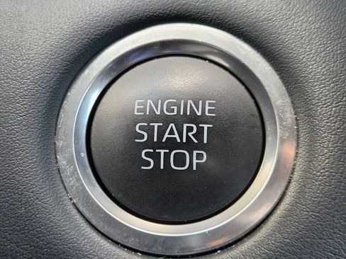 Used 2025 Toyota Highlander LE FWD image 21