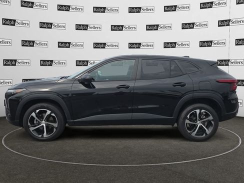 Used 2024 Chevrolet Trax RS w/ Driver Confidence Package FWD image 3