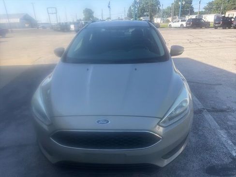 Used 2016 Ford Focus SE w/ SE Winter Package FWD image 2