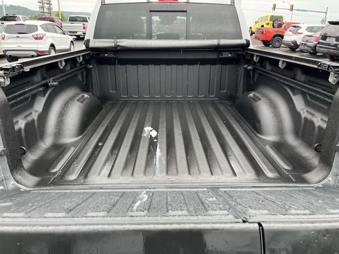 Used 2022 RAM 1500 Laramie AWD/4WD image 8