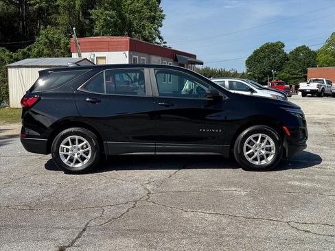 Used 2022 Chevrolet Equinox LS AWD/4WD image 2