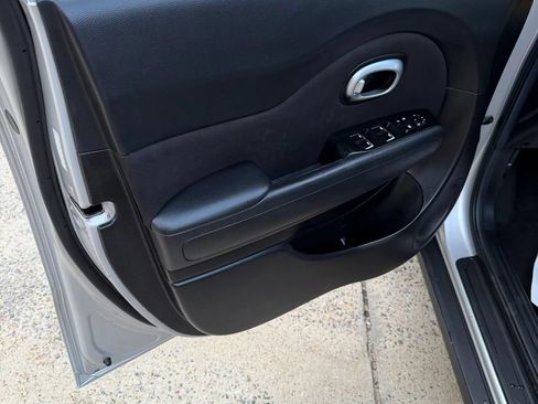 Used 2019 Kia Soul FWD image 6
