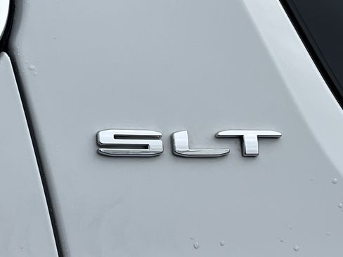 Used 2021 GMC Acadia SLT w/ Premium Package image 34