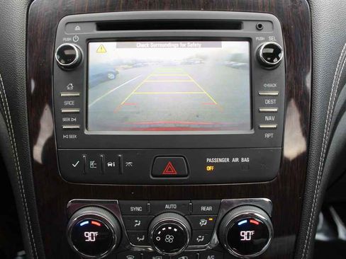 Used 2017 Chevrolet Traverse LT image 20