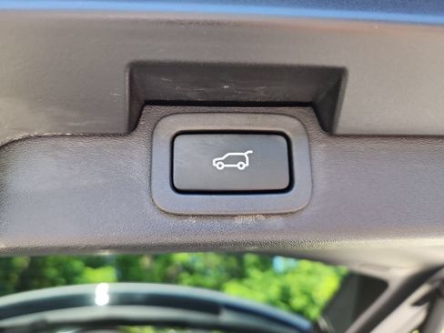 Used 2017 Land Rover Discovery HSE AWD/4WD image 14