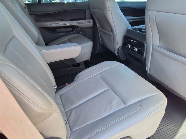 Used 2020 Ford Expedition XLT w/ Equipment Group 202A AWD/4WD image 19