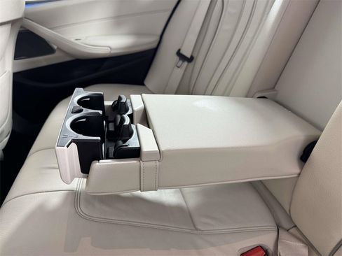 Used 2021 BMW 530e xDrive w/ Premium Package image 33