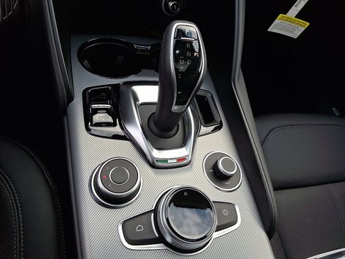 New 2025 Alfa Romeo Giulia AWD w/ Driving Assist Package image 11