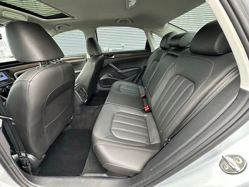 Used 2020 Volkswagen Passat 2.0T SEL FWD image 28