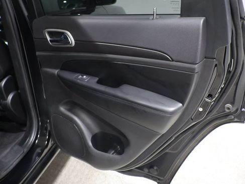 Used 2018 Jeep Grand Cherokee Altitude AWD/4WD image 23