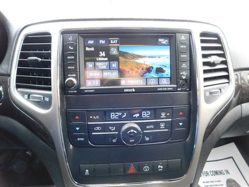 Used 2013 Jeep Grand Cherokee Laredo AWD/4WD image 35