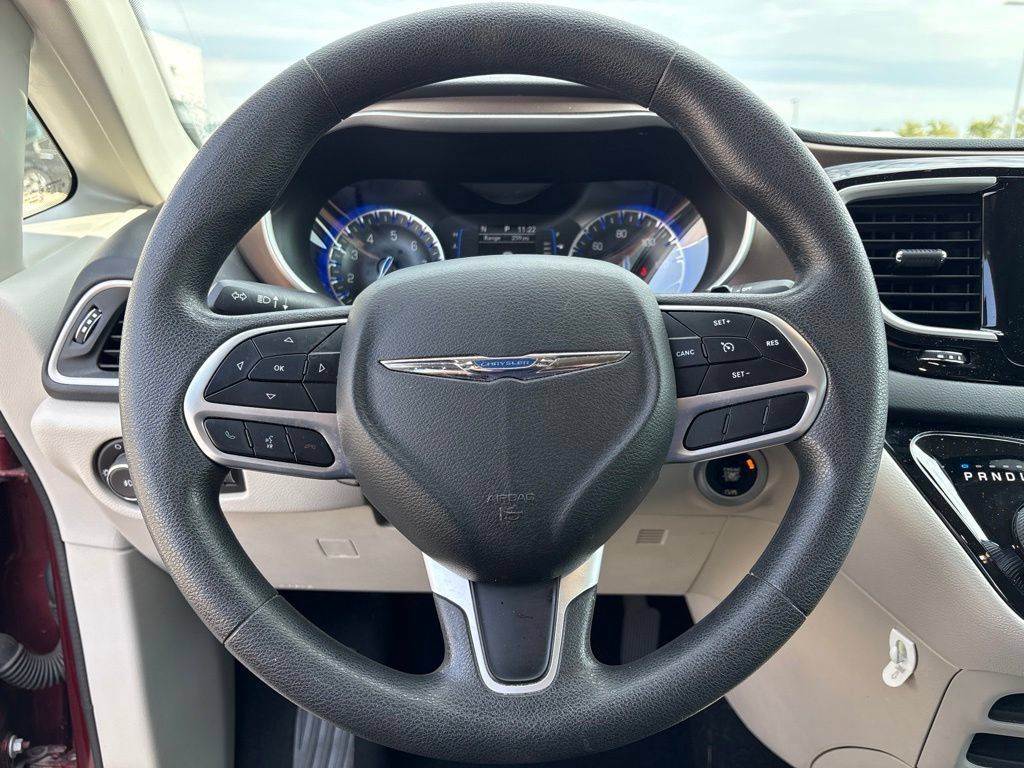Used 2018 Chrysler Pacifica Touring Plus FWD image 31