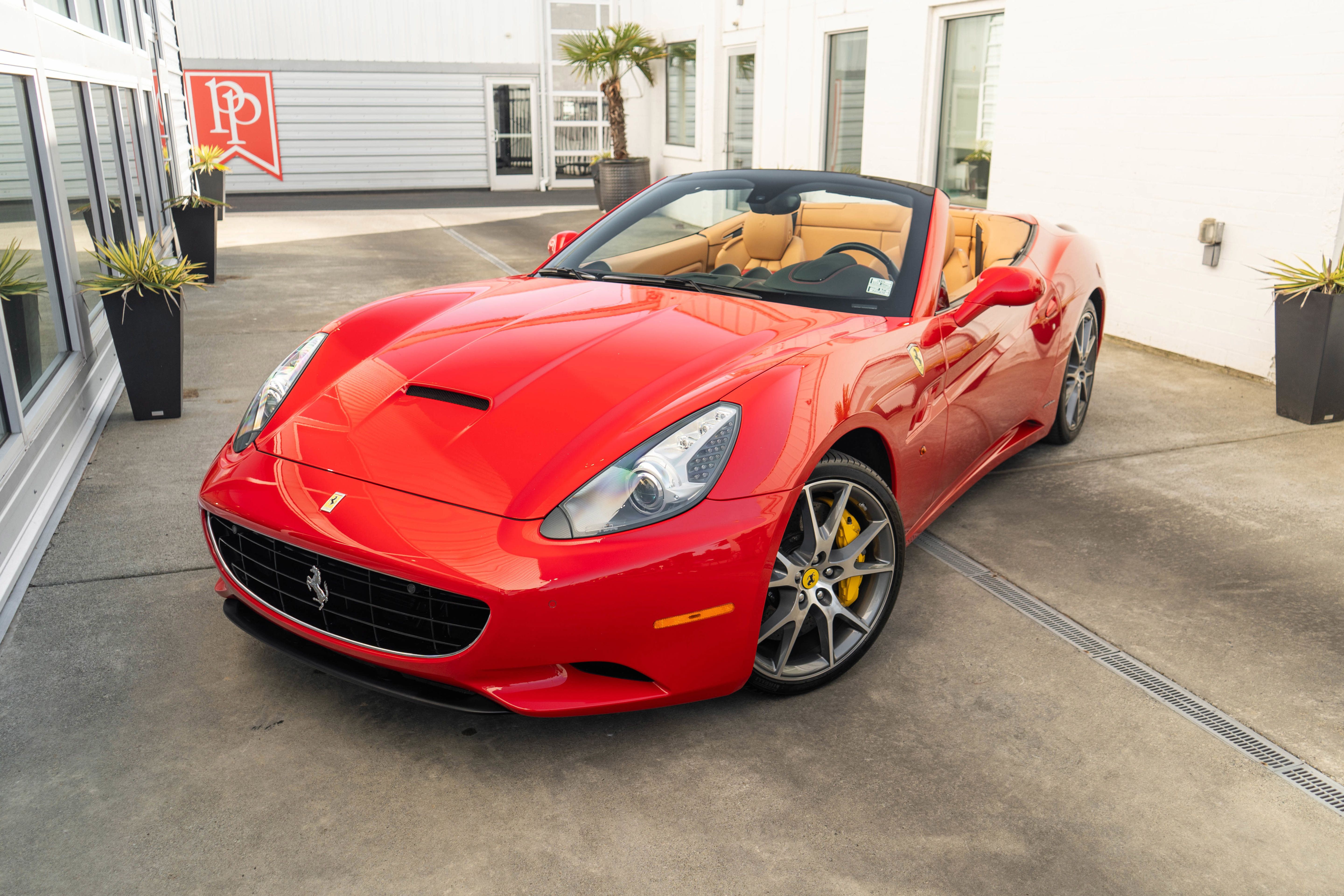 Used 2010 Ferrari California RWD image 3