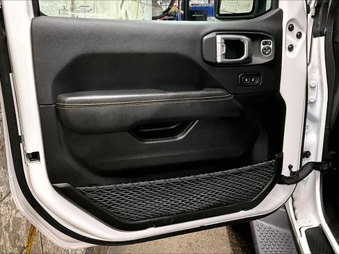 Used 2022 Jeep Wrangler Unlimited Sahara image 20