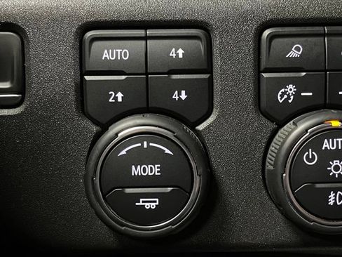Used 2022 Chevrolet Silverado 1500 ZR2 w/ Technology Package AWD/4WD image 30