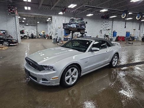 Used 2013 Ford Mustang GT Premium RWD image 3