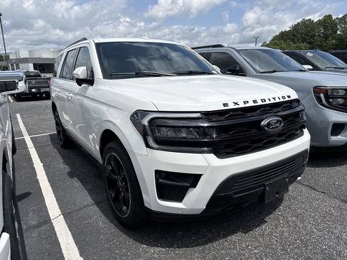Used 2023 Ford Expedition Limited AWD/4WD image 2