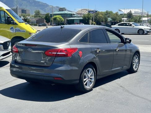 Used 2018 Ford Focus SE FWD image 4