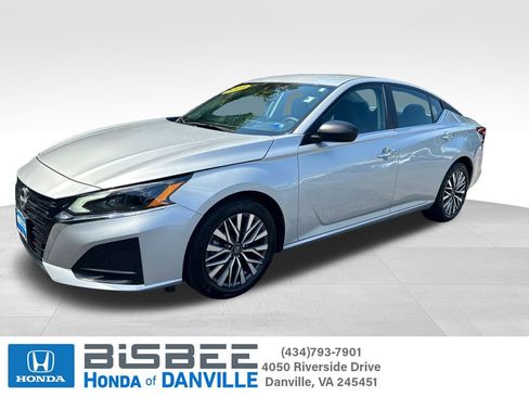 Used 2025 Nissan Altima 2.5 SV FWD image 1