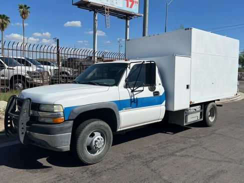 Used 2002 Chevrolet Silverado 3500 2WD Regular Cab image 2
