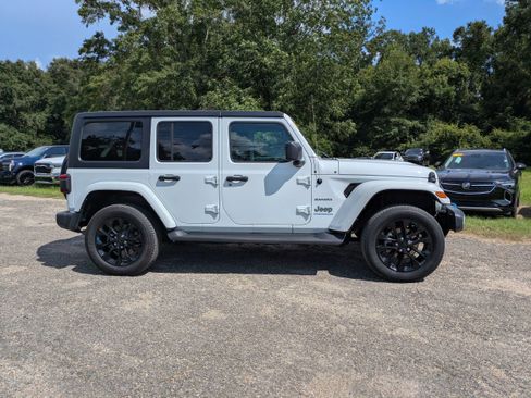 Used 2023 Jeep Wrangler Unlimited Sahara AWD/4WD image 3