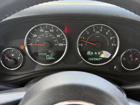 Used 2017 Jeep Wrangler Unlimited Sahara w/ Connectivity Group AWD/4WD image 36
