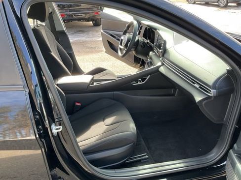 Used 2023 Hyundai Elantra Blue image 21